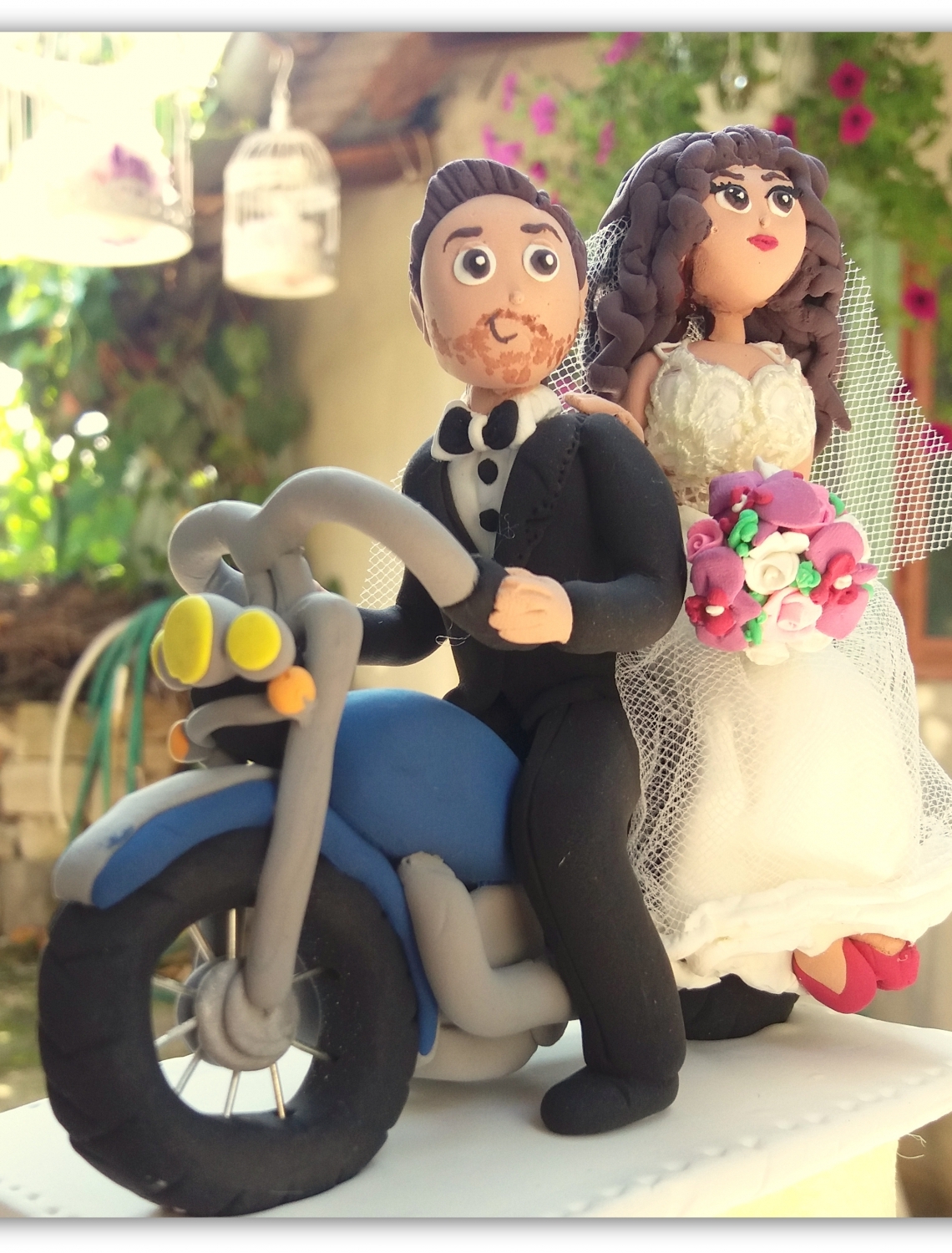 Figurina pentru tort - Mire si mireasa cu motocicleta