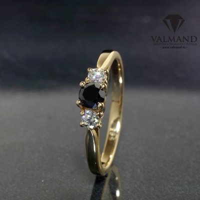 Inel de logodna din Aur cu diamant negru si diamante 025DnDi