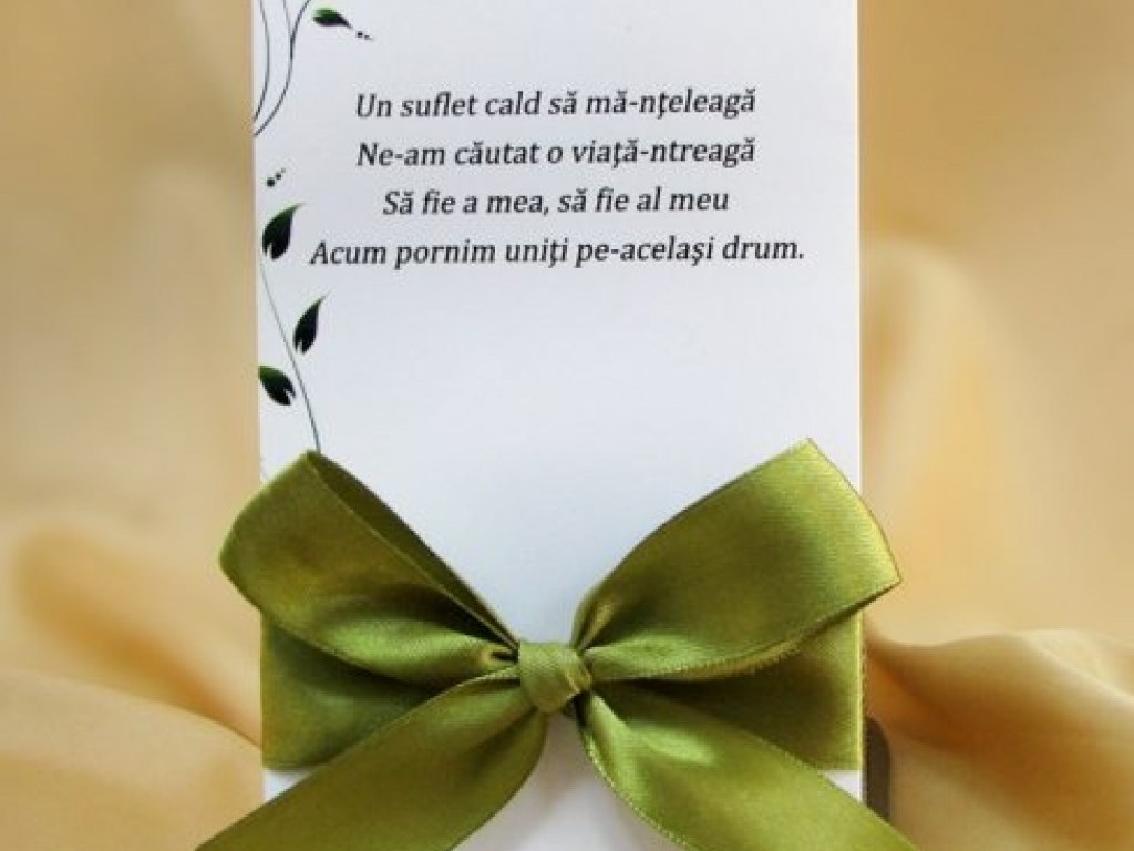 Invitatie de nunta alba cu model floral si funda verde