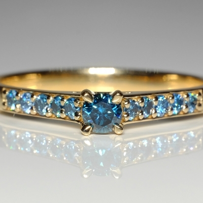 Inel de logodna din aur cu diamante albastre i056DbDb