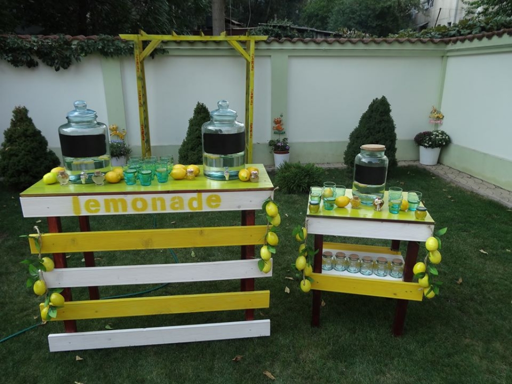 Lemonade bar