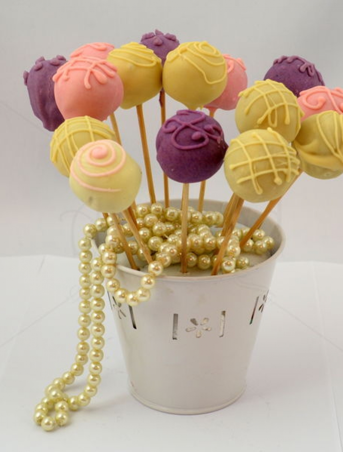 Cake Pops-uri roz, lila si crem