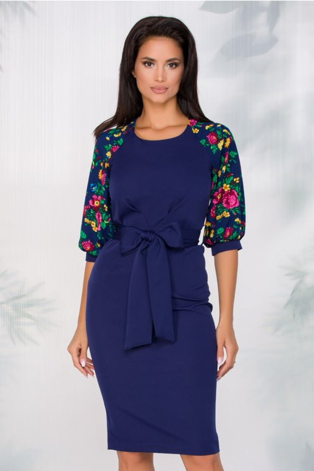 Rochie Teresa bleumarin cu imprimeu floral la maneci