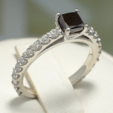 Inel de logodna din aur cu diamant negru si diamante i122096DNPDI