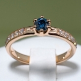 Inel de logodna din aur cu diamant albastru si diamante i057DbDi