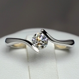 Inel de logodna din aur cu diamant 060
