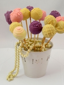 Cake Pops-uri roz, lila si crem