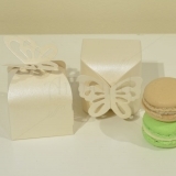 Marturie Macarons Cutie fluture crem