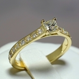 Inel de logodna din aur sau platina cu diamante patrate 122530DIDIPRINCESS
