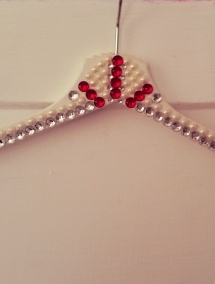 Umeras decorat cu cristale si perle pentru rochia de mireasa