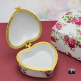 Cutiuta ceramica inima cu floricele